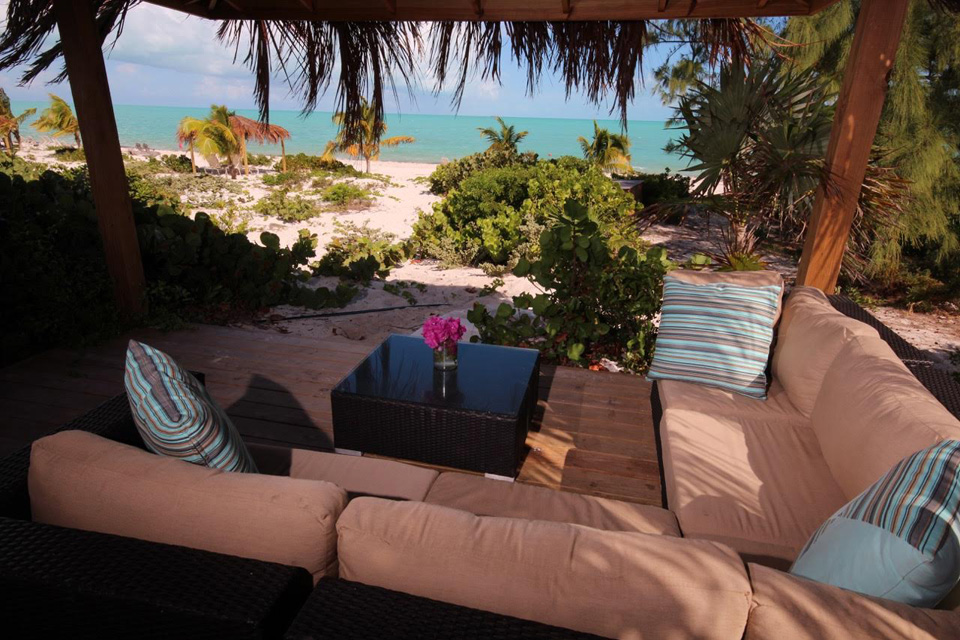 View from the Esencia Tiki hut towards the beach